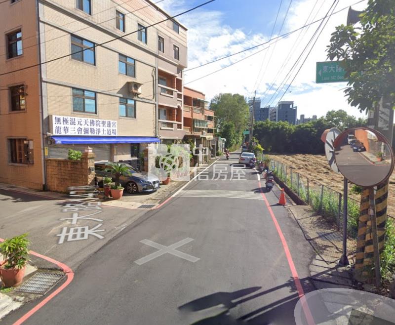 近好市多上疊別墅房屋室內格局與周邊環境