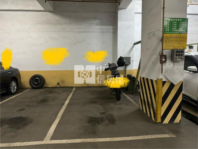 秋紅谷景觀公園三房平車露臺戶房屋室內格局與周邊環境