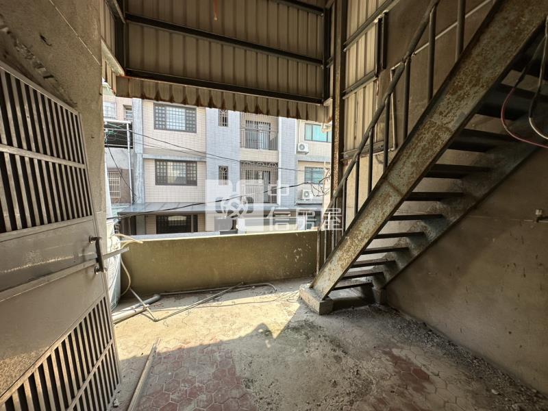交流道大地坪大面寬透天房屋室內格局與周邊環境