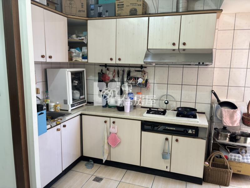星巴克旁三房華廈房屋室內格局與周邊環境