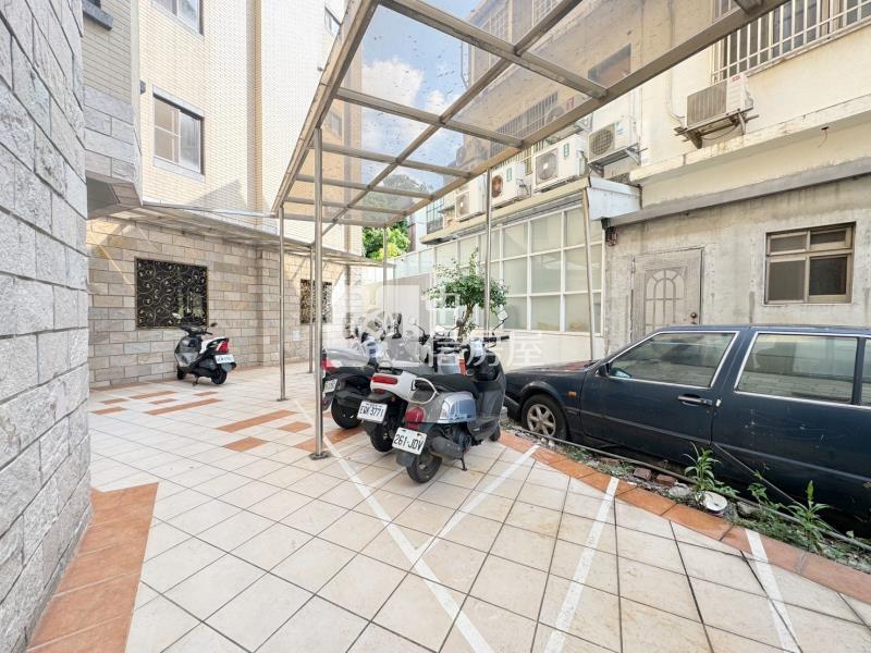 近高鐵SOGO收租有電梯有陽台廚房雙套房房屋室內格局與周邊環境