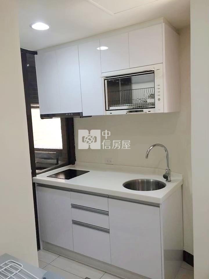 近高鐵SOGO收租有電梯有陽台廚房雙套房房屋室內格局與周邊環境