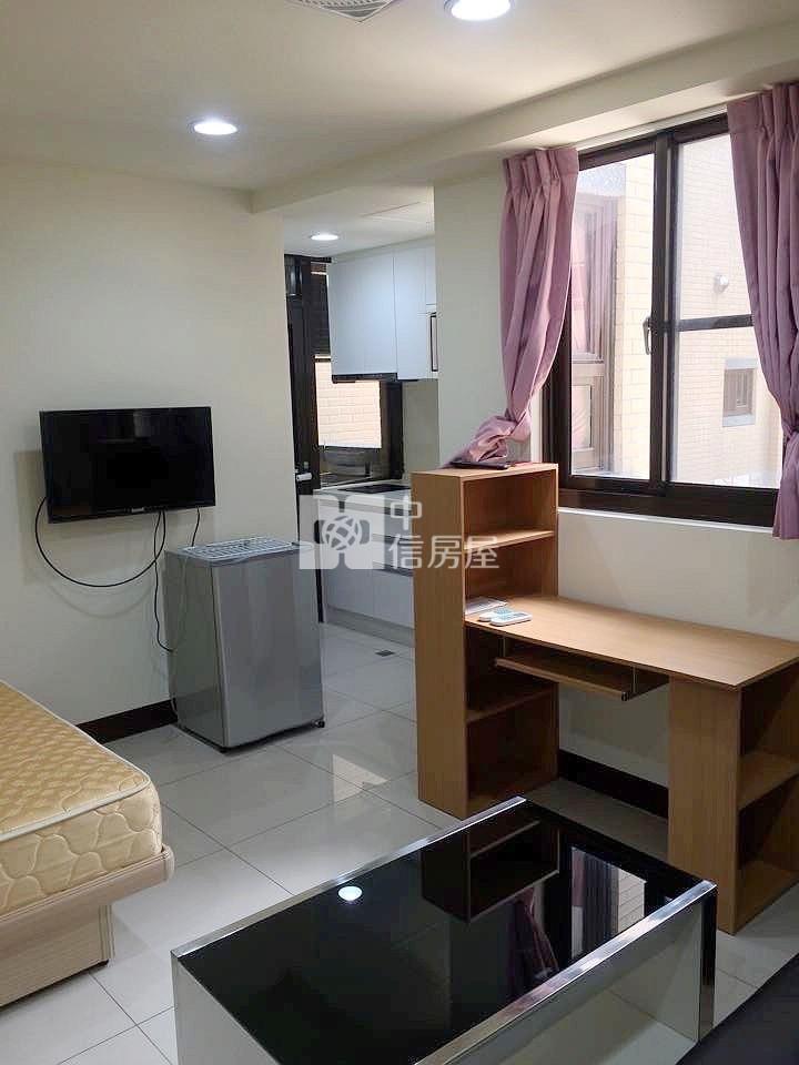 近高鐵SOGO收租有電梯有陽台廚房雙套房房屋室內格局與周邊環境