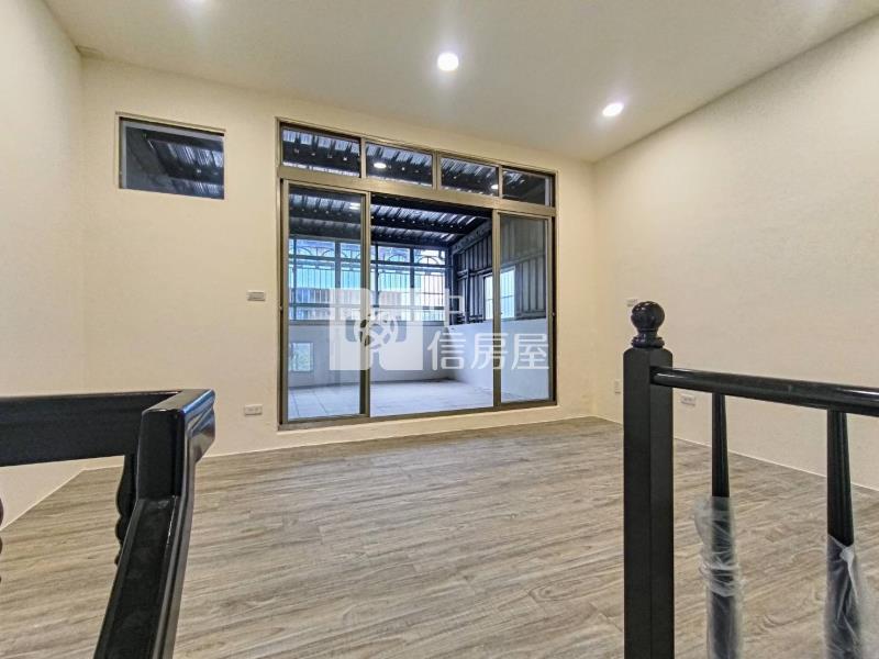 中科旁前院停車邊間全新整理低總價稀有透天房屋室內格局與周邊環境