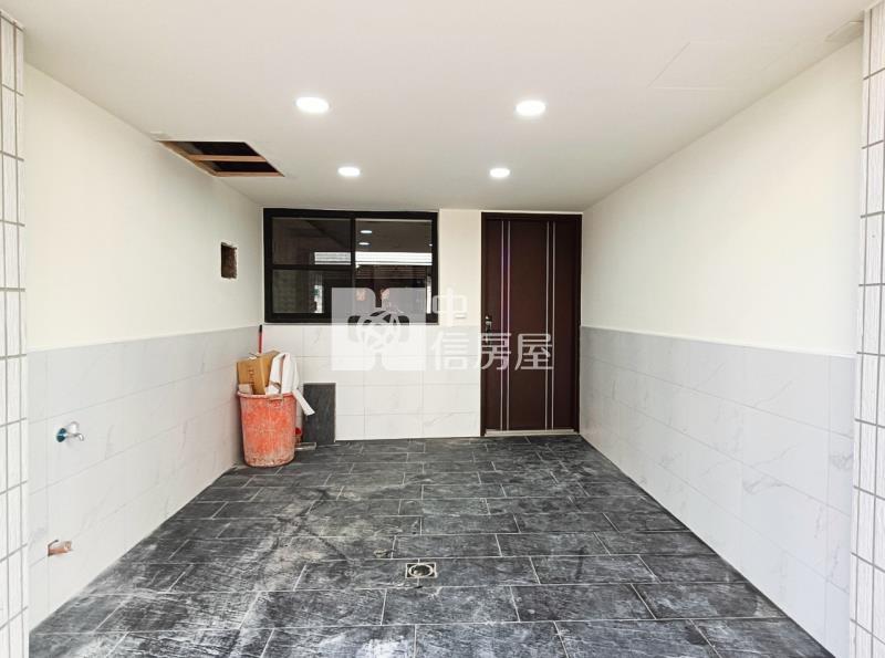 東區南紡整新時尚車庫透天房屋室內格局與周邊環境