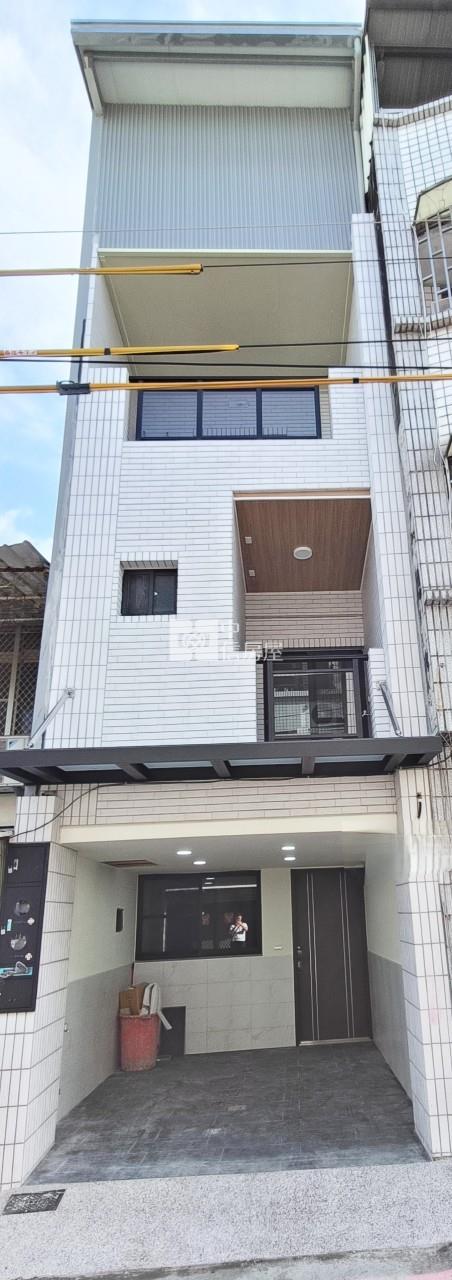 東區南紡整新時尚車庫透天房屋室內格局與周邊環境