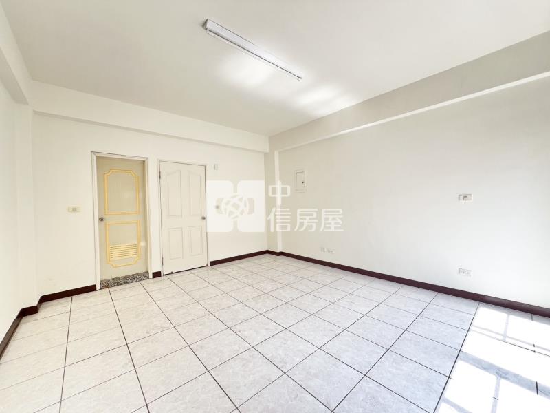 長億公園臨路透天店住房屋室內格局與周邊環境