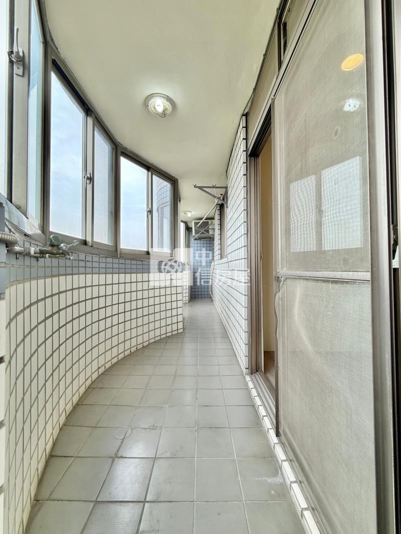 千萬視野無價|三面採光明亮通透入門玄關大客廳三房房屋室內格局與周邊環境