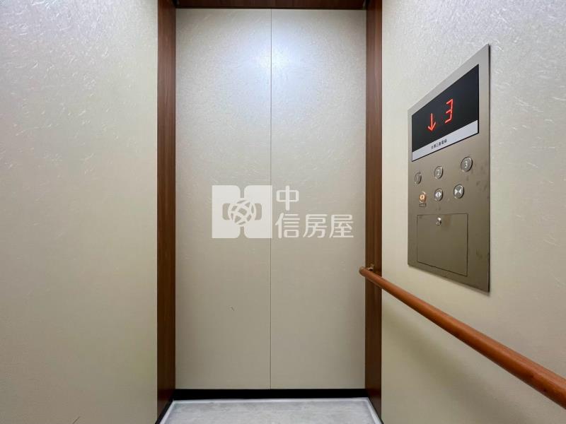 岡山劉厝全新電梯雙車豪墅A3房屋室內格局與周邊環境