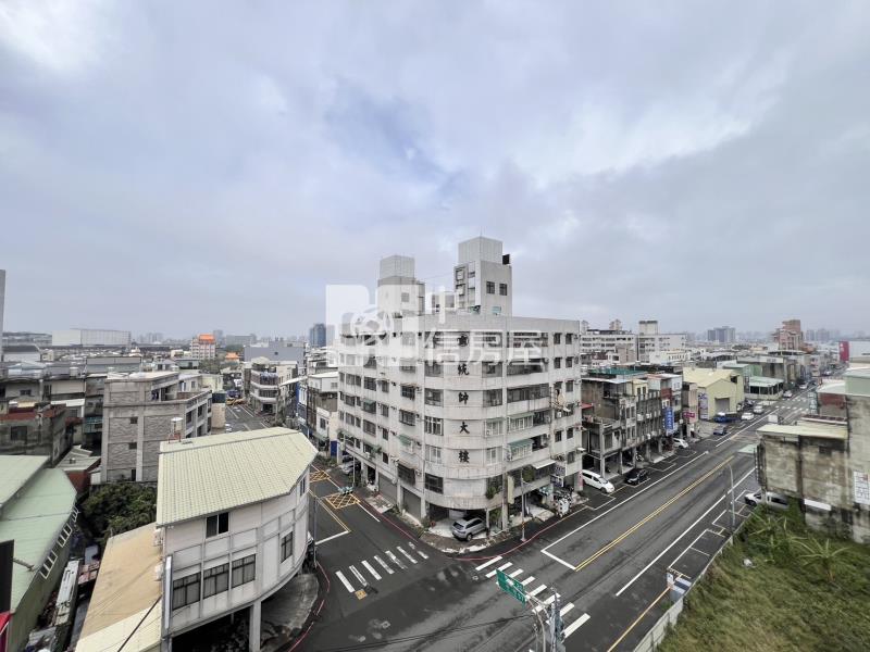大潤發旁大坪數美廈房屋室內格局與周邊環境