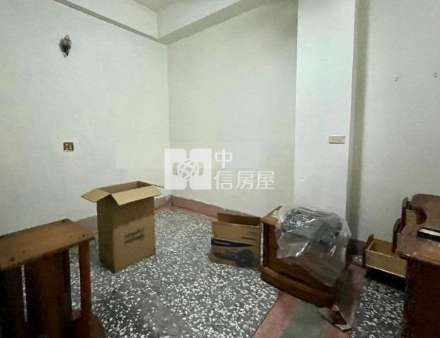 台南新營超大地坪透店房屋室內格局與周邊環境