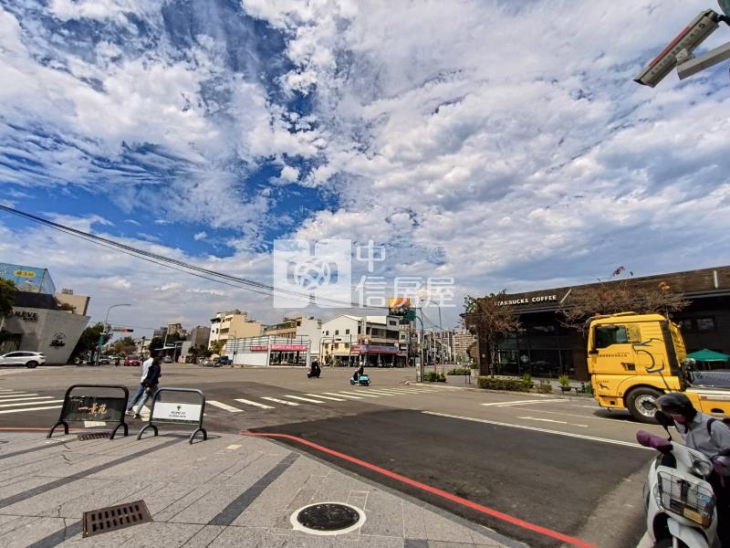 十一期大面寬星巴克旁20米路雙平車燙金店面