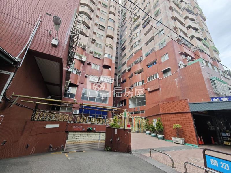 好事多榮興商圈直接入住四房休旅車位美景房房屋室內格局與周邊環境