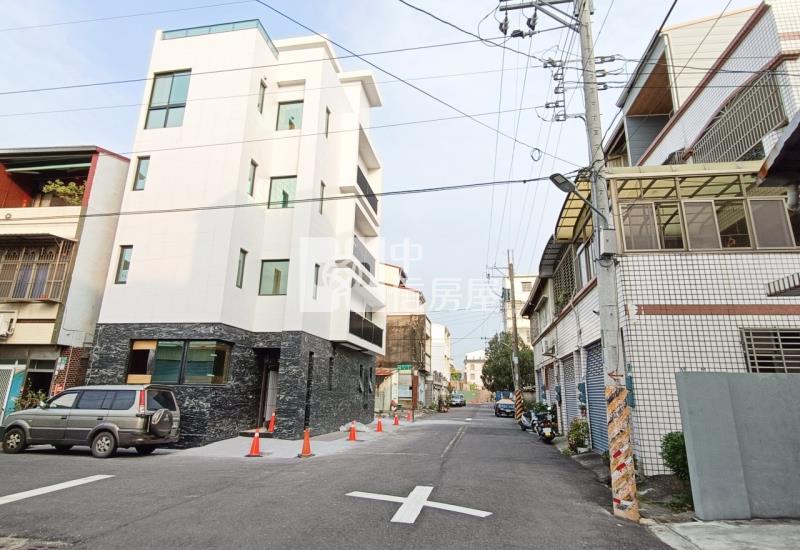 歸仁八甲三面臨路127大地坪透天厝房屋室內格局與周邊環境