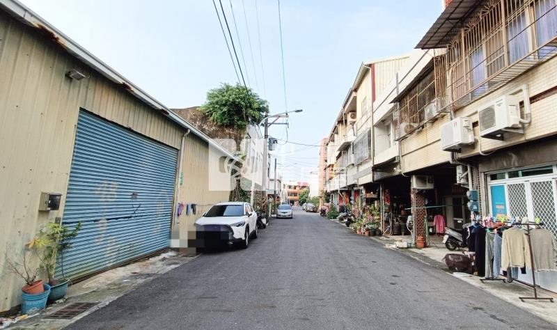 歸仁八甲三面臨路127大地坪透天厝房屋室內格局與周邊環境