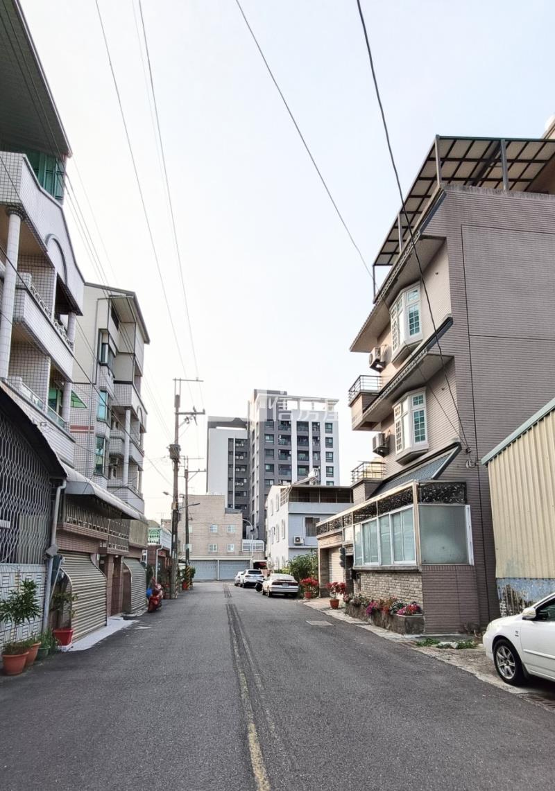 歸仁八甲三面臨路127大地坪透天厝房屋室內格局與周邊環境