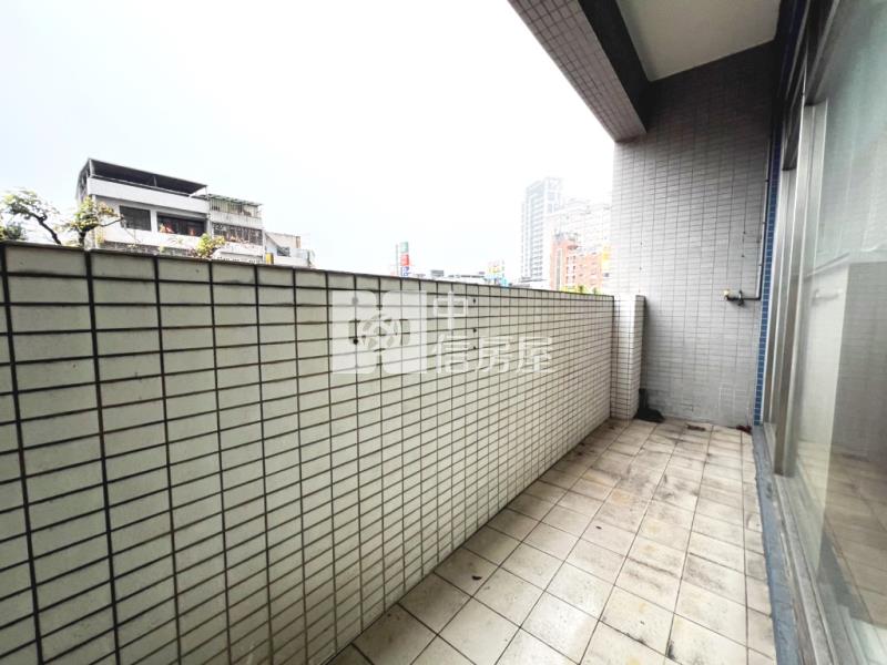 【新世紀】桃園中山路百坪稀有商辦房屋室內格局與周邊環境