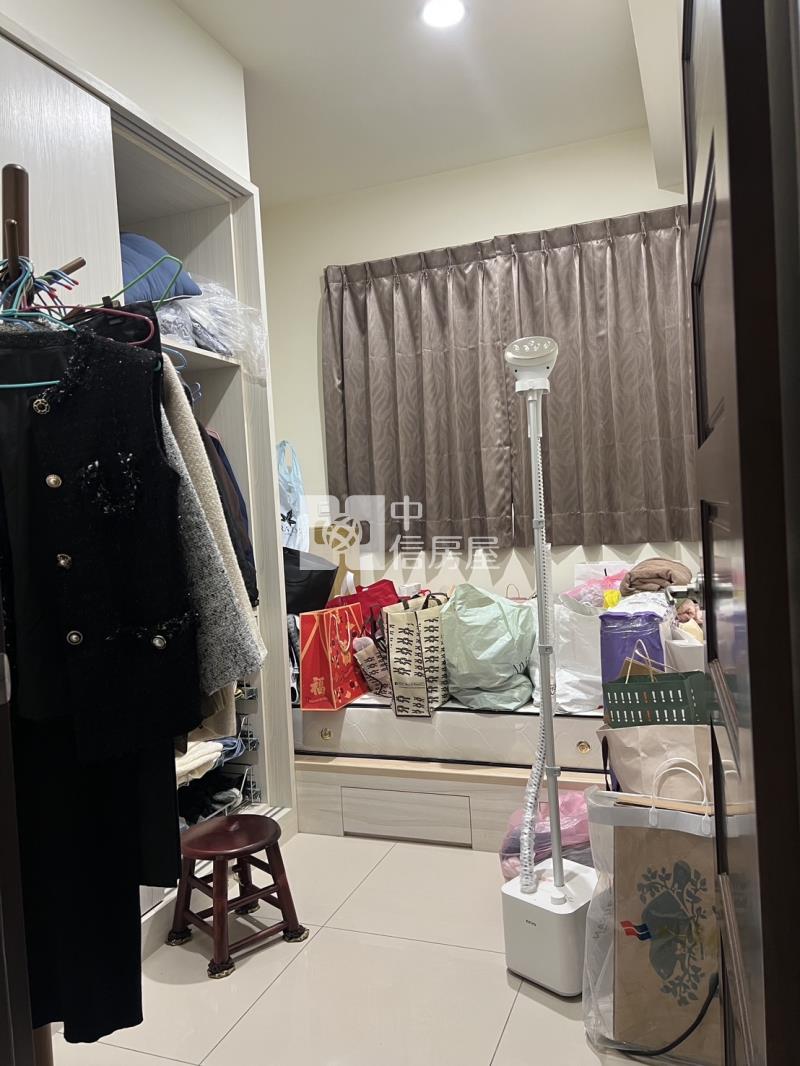 新竹精裝車位美三房房屋室內格局與周邊環境