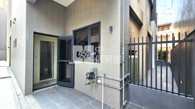 仁美國小臨路12米電梯別墅全新完工房屋室內格局與周邊環境