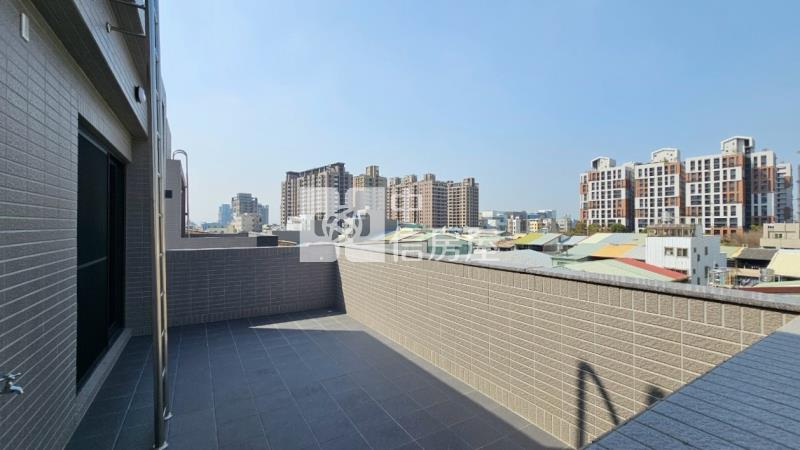 仁美國小臨路12米電梯別墅全新完工房屋室內格局與周邊環境