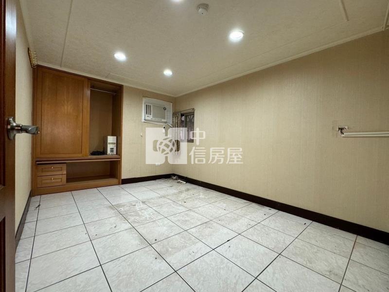 近中原家樂福(番茄屋社區)四房車(中信卓越團隊)房屋室內格局與周邊環境