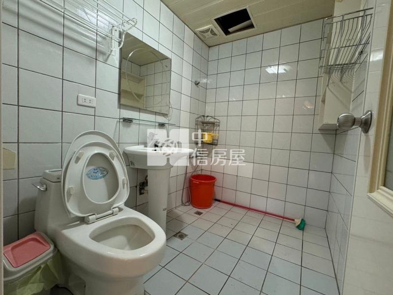 近中原家樂福(番茄屋社區)四房車(中信卓越團隊)房屋室內格局與周邊環境