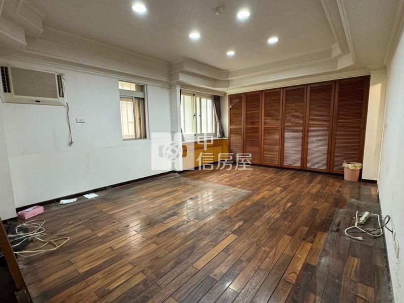 近中原家樂福(番茄屋社區)四房車(中信卓越團隊)房屋室內格局與周邊環境