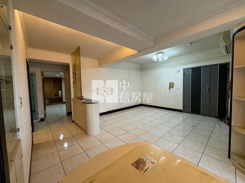 近中原家樂福(番茄屋社區)四房車(中信卓越團隊)房屋室內格局與周邊環境