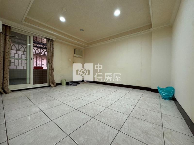 近中原家樂福(番茄屋社區)四房車(中信卓越團隊)房屋室內格局與周邊環境