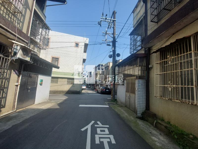 楊梅區新榮路透天(是邊間)(要整理)房屋室內格局與周邊環境