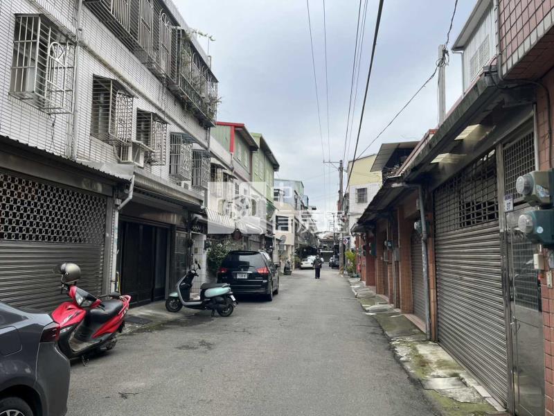 員樹林國小活巷車庫透天房屋室內格局與周邊環境