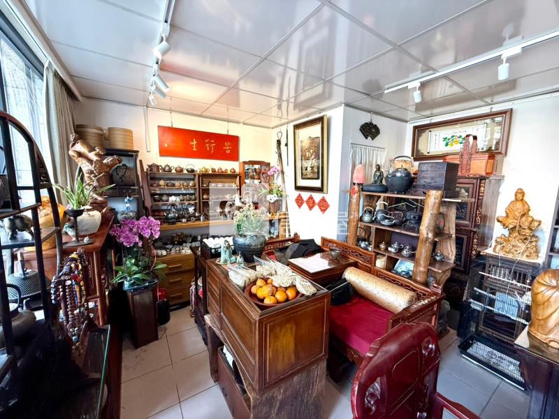 稀有柳川東路大面寬雙店面房屋室內格局與周邊環境