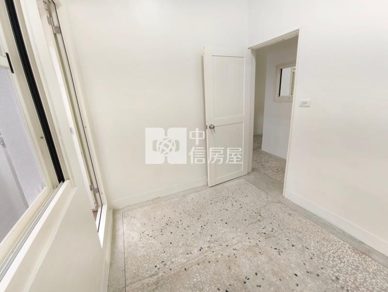海佃路四段超值黃金大店面房屋室內格局與周邊環境