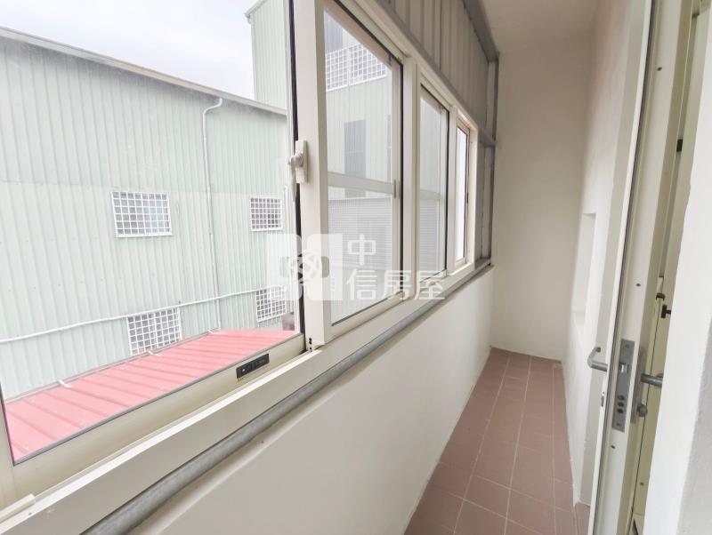 海佃路四段超值黃金大店面房屋室內格局與周邊環境