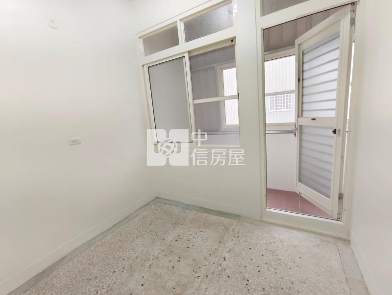 海佃路四段超值黃金大店面房屋室內格局與周邊環境