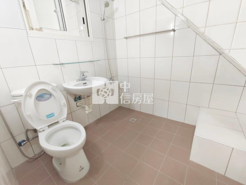 海佃路四段超值黃金大店面房屋室內格局與周邊環境