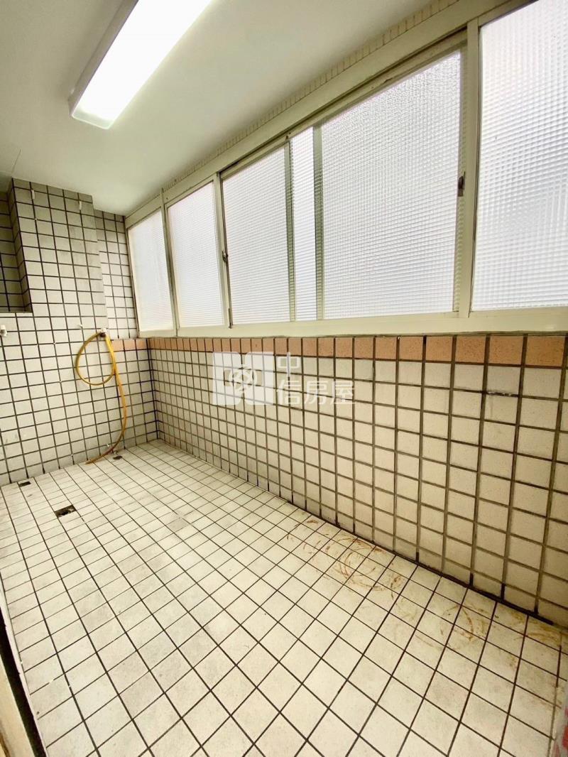 龍崗國小整修電梯3房房屋室內格局與周邊環境
