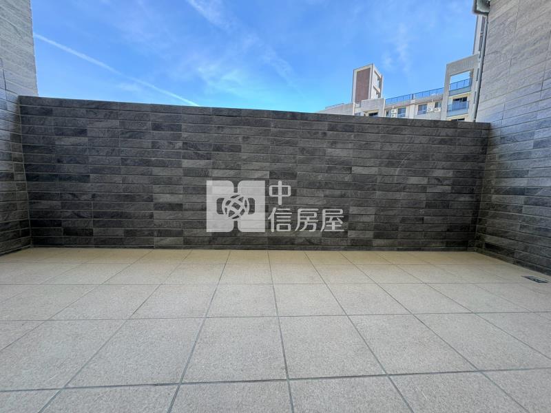 軟體園區便宜免整理透天房屋室內格局與周邊環境