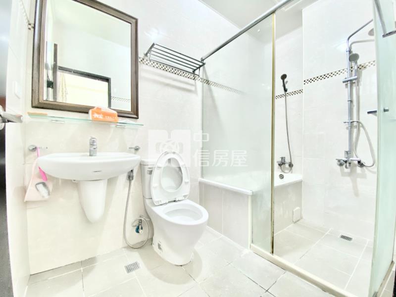 捷運晶美一樓庭院房屋室內格局與周邊環境