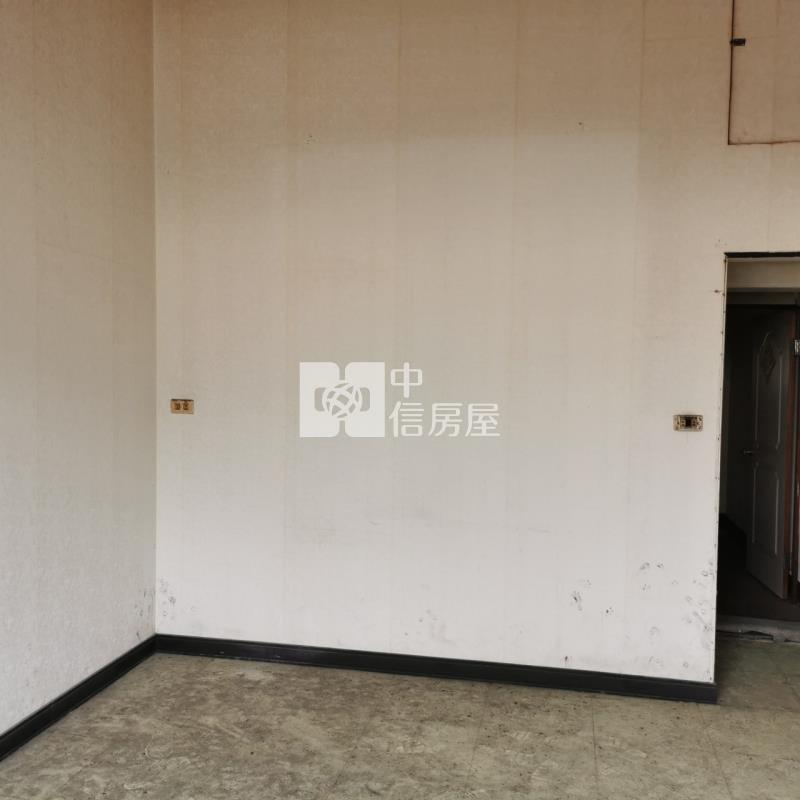文藻湖濱車庫透天房屋室內格局與周邊環境