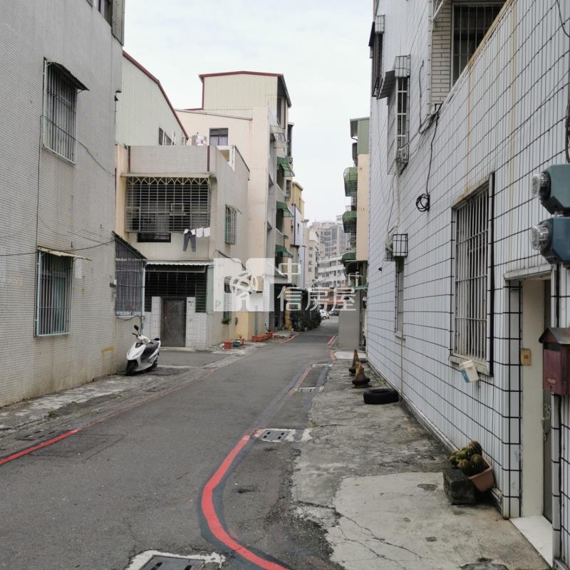 文藻湖濱車庫透天房屋室內格局與周邊環境