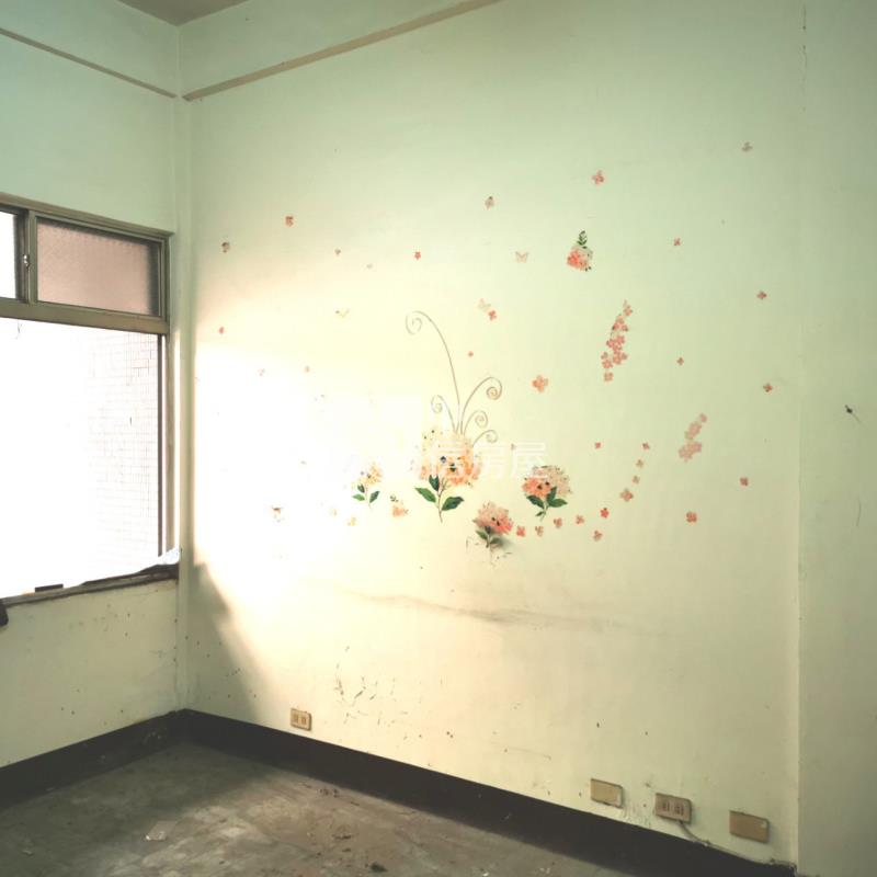 文藻湖濱車庫透天房屋室內格局與周邊環境