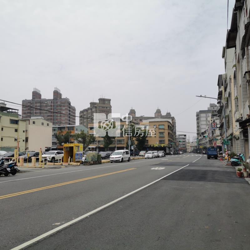 文藻湖濱車庫透天房屋室內格局與周邊環境