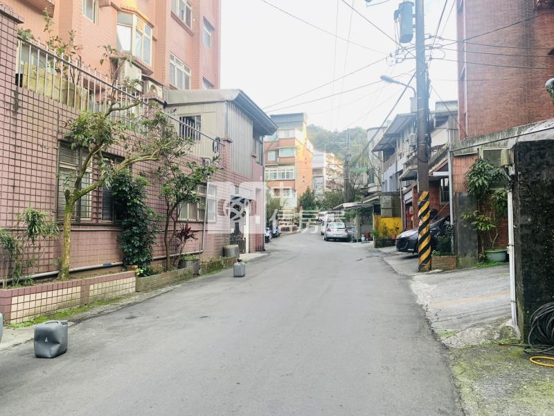 F-12基隆長安透天厝房屋室內格局與周邊環境