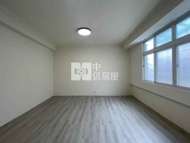 太平中山商圈@全新整理透天@門前停車.近經武橋.地點讚.房屋室內格局與周邊環境