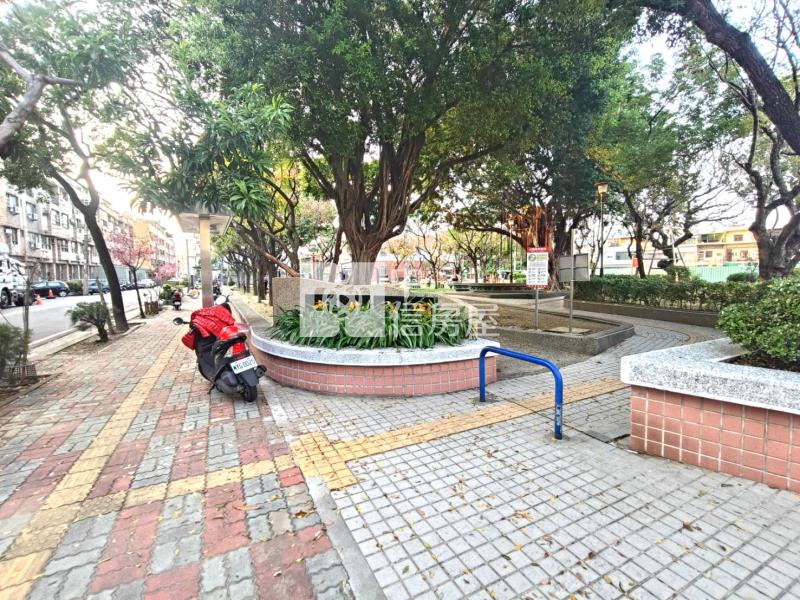 大里成功國中公園旁美三房+車位房屋室內格局與周邊環境