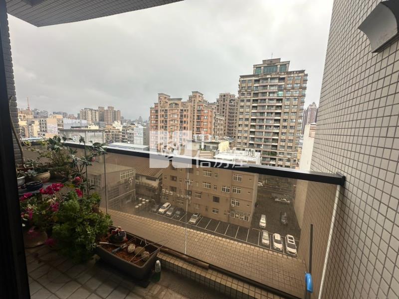 竹北遠百旁絕美3+1房雙車豪邸房屋室內格局與周邊環境