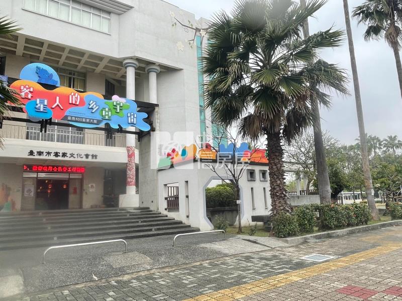 新光三越新天地芳鄰燙金透店房屋室內格局與周邊環境