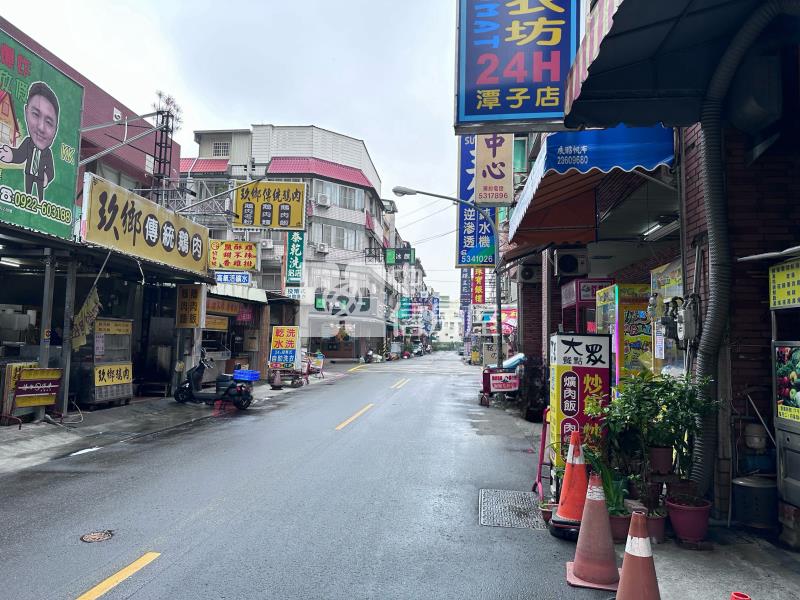 榮興商圈大面寬角透店房屋室內格局與周邊環境