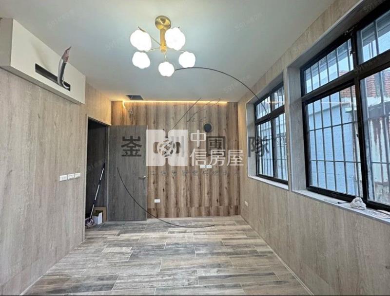 民富路統一社區精美透天房屋室內格局與周邊環境